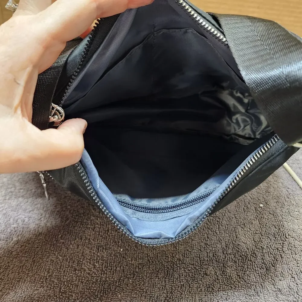 Black nylon purse excellent condition b50
